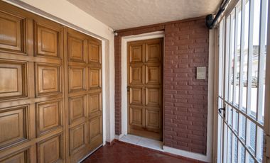 Casa de Categoría a 5 cuadras de BV Pellegrini.