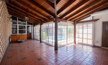 Casa de Categoría a 5 cuadras de BV Pellegrini.