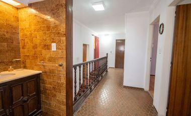 Casa de Categoría a 5 cuadras de BV Pellegrini.