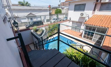 Casa de Categoría a 5 cuadras de BV Pellegrini.