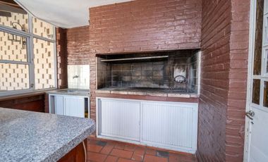 Casa de Categoría a 5 cuadras de BV Pellegrini.