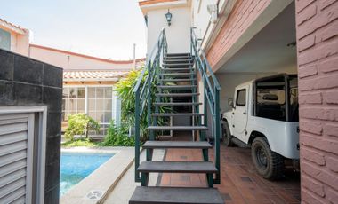 Casa de Categoría a 5 cuadras de BV Pellegrini.