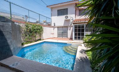 Casa de Categoría a 5 cuadras de BV Pellegrini.