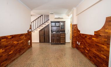 Casa de Categoría a 5 cuadras de BV Pellegrini.
