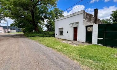 CASA EN VENTA DE DOS HABITACIONES EN AZUL