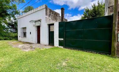CASA EN VENTA DE DOS HABITACIONES EN AZUL
