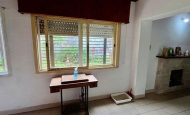CASA EN VENTA DE DOS HABITACIONES EN AZUL