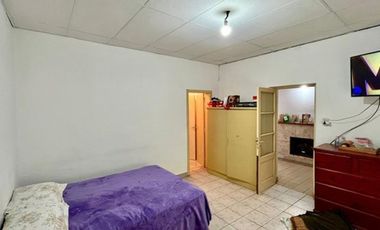 CASA EN VENTA DE DOS HABITACIONES EN AZUL
