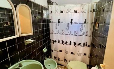 CASA EN VENTA DE DOS HABITACIONES EN AZUL