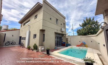 Casa 5 ambientes de 135m² en venta con cochera en Temperley
