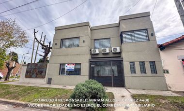 Casa 5 ambientes de 135m² en venta con cochera en Temperley