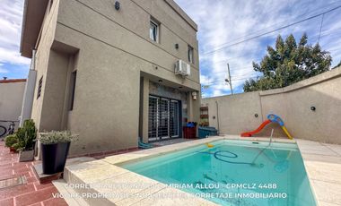 Casa 5 ambientes de 135m² en venta con cochera en Temperley
