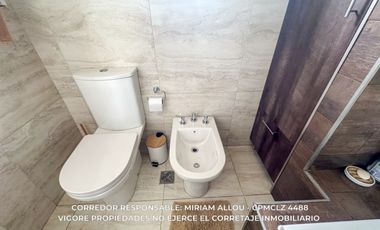 Casa 5 ambientes de 135m² en venta con cochera en Temperley