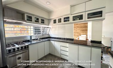 Casa 5 ambientes de 135m² en venta con cochera en Temperley