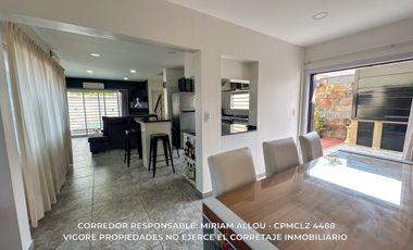 Casa 5 ambientes de 135m² en venta con cochera en Temperley