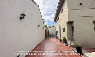 Casa 5 ambientes de 135m² en venta con cochera en Temperley