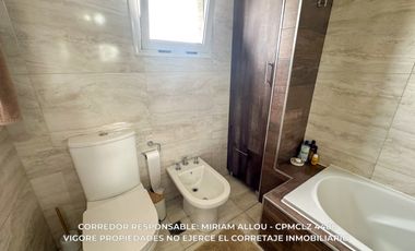 Casa 5 ambientes de 135m² en venta con cochera en Temperley