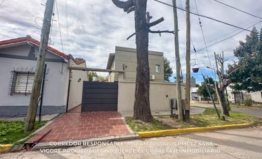 Casa 5 ambientes de 135m² en venta con cochera en Temperley