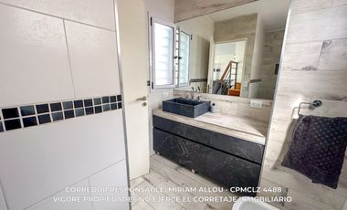 Casa 5 ambientes de 135m² en venta con cochera en Temperley