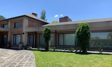 CASA LUMINOSA EN UNA PLANTA CLUB DE CAMPO EL PASO