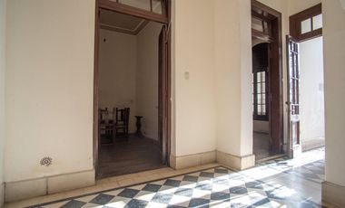 DOS PROPIEDADES - A RESTAURAR EN CTRO SUR!