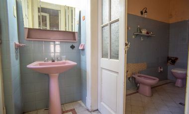 DOS PROPIEDADES - A RESTAURAR EN CTRO SUR!