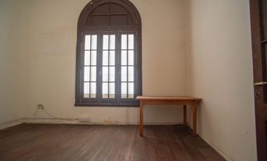 DOS PROPIEDADES - A RESTAURAR EN CTRO SUR!