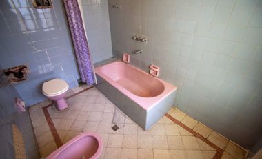 DOS PROPIEDADES - A RESTAURAR EN CTRO SUR!