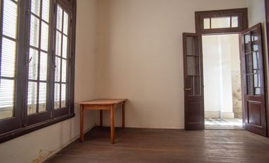 DOS PROPIEDADES - A RESTAURAR EN CTRO SUR!