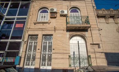 DOS PROPIEDADES - A RESTAURAR EN CTRO SUR!