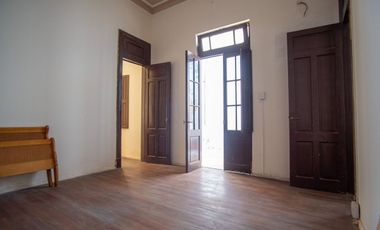 DOS PROPIEDADES - A RESTAURAR EN CTRO SUR!