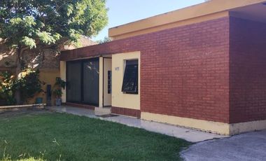 Se Vende Casa-3 dorm-Centro-Villa Ocampo