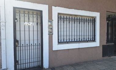 PH 4 ambientes y patio en venta en Tapiales