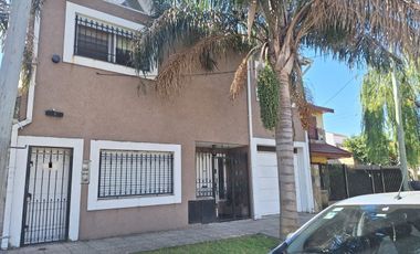 PH 4 ambientes y patio en venta en Tapiales