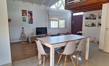 PH 4 ambientes y patio en venta en Tapiales