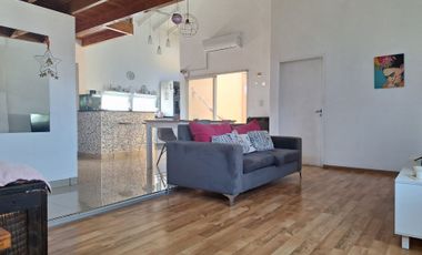 PH 4 ambientes y patio en venta en Tapiales