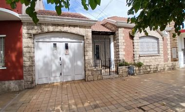 VENTA CASA CENTRICA 3 DORMITORIOS CAPITAL