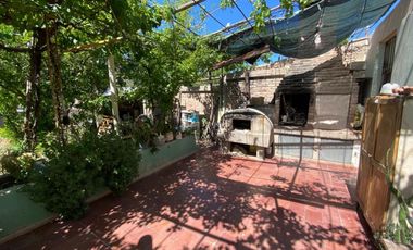 Casa 4 habitaciones. Barrio Las viñas, Santa Lucia