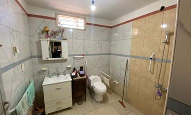 Casa 4 habitaciones. Barrio Las viñas, Santa Lucia