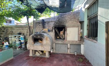 Casa 4 habitaciones. Barrio Las viñas, Santa Lucia