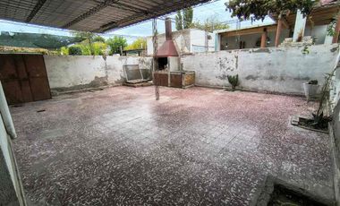 Casa de 3 habitaciones. B° Comercio, Santa Lucia