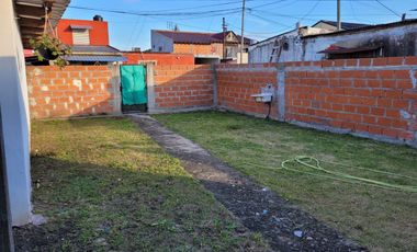 VENTA CASA 4 AMBIENTES CON COCHERA EN LA UNIÓN