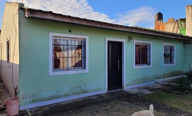 VENTA CASA 4 AMBIENTES CON COCHERA EN LA UNIÓN