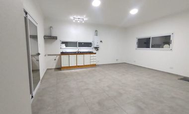 VENTA CASA 2 DORM. CON PILETA Y QUINCHO, IBARLUCEA