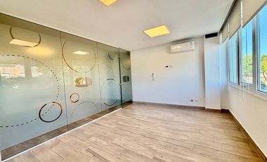 Alquiler de Oficina Comercial 120m² San Isidro