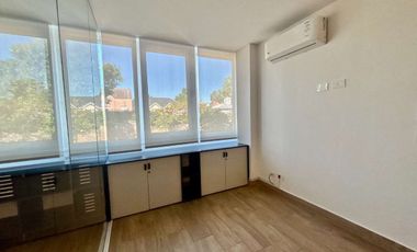 Alquiler de Oficina Comercial 120m² San Isidro