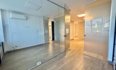 Alquiler de Oficina Comercial 120m² San Isidro