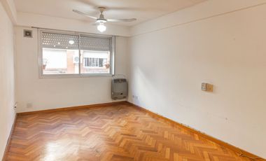 VENTA EN SAN ISIDRO AMPLIO MONOAMBIENTE-EXC UBIC!!