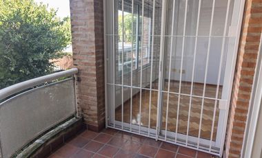 DPTO 2 AMB CON COCHERA Y PILETA DE NATAC, EXC UBIC