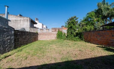 OPORTUNIDAD CASADE 2 DORMITORIOS EN HERMOSO BARRIO